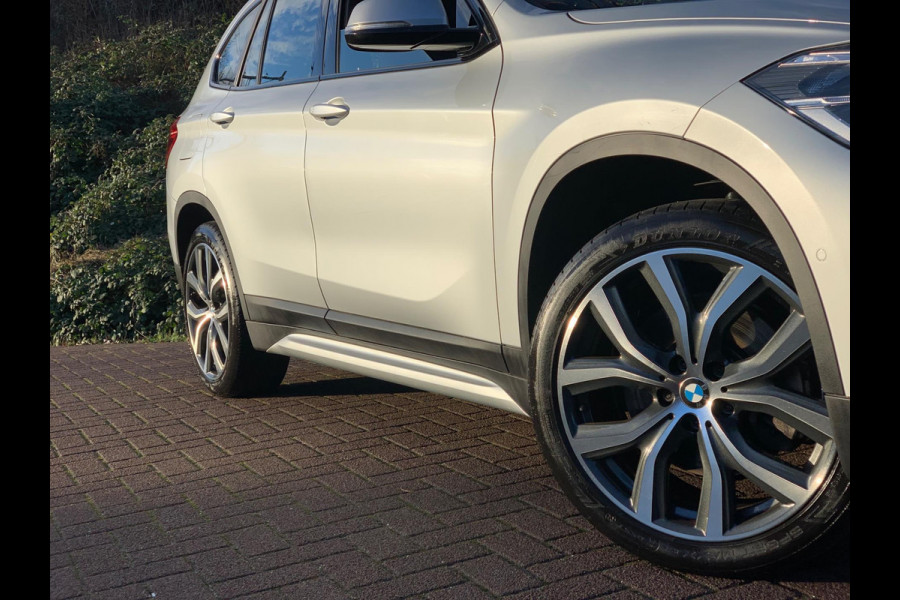 BMW X1 SDrive20i High Executive AUT|PANO|LEDER|NIEUWSTAAT|M|