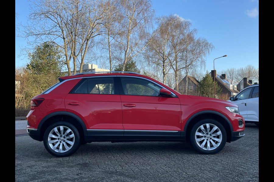 Volkswagen T-Roc 1.5 TSI Sport 150pk Automaat | Dodehoeksensoren | Adaptieve Cruise | Apple Carplay / Android Auto | Full LED | Stoelverwarming