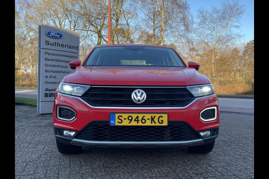 Volkswagen T-Roc 1.5 TSI Sport 150pk Automaat | Dodehoeksensoren | Adaptieve Cruise | Apple Carplay / Android Auto | Full LED | Stoelverwarming