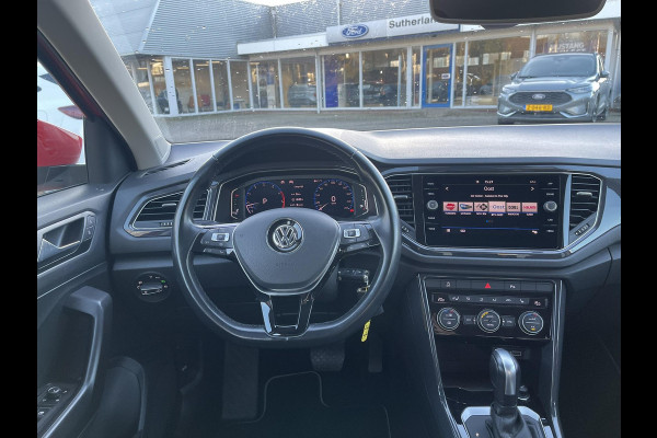 Volkswagen T-Roc 1.5 TSI Sport 150pk Automaat | Dodehoeksensoren | Adaptieve Cruise | Apple Carplay / Android Auto | Full LED | Stoelverwarming