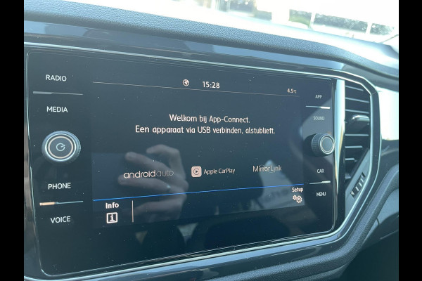 Volkswagen T-Roc 1.5 TSI Sport 150pk Automaat | Dodehoeksensoren | Adaptieve Cruise | Apple Carplay / Android Auto | Full LED | Stoelverwarming