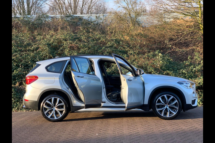 BMW X1 SDrive20i High Executive AUT|PANO|LEDER|NIEUWSTAAT|M|