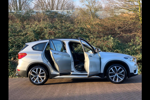 BMW X1 SDrive20i High Executive AUT|PANO|LEDER|NIEUWSTAAT|M|