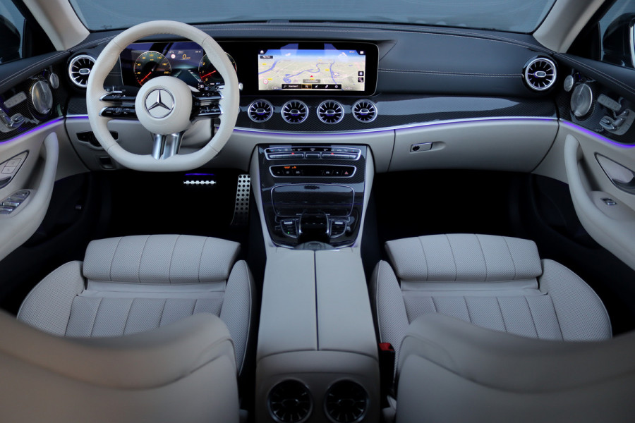 Mercedes-Benz E-Klasse Cabrio 450 4MATIC AMG Line Aut9 | Airmatic | Distronic+ | Carbon | Stoelventilatie | Verwarmd Stuurwiel | Burmester | HUD | Airscarf | Soft-Close | Memory | Massage |