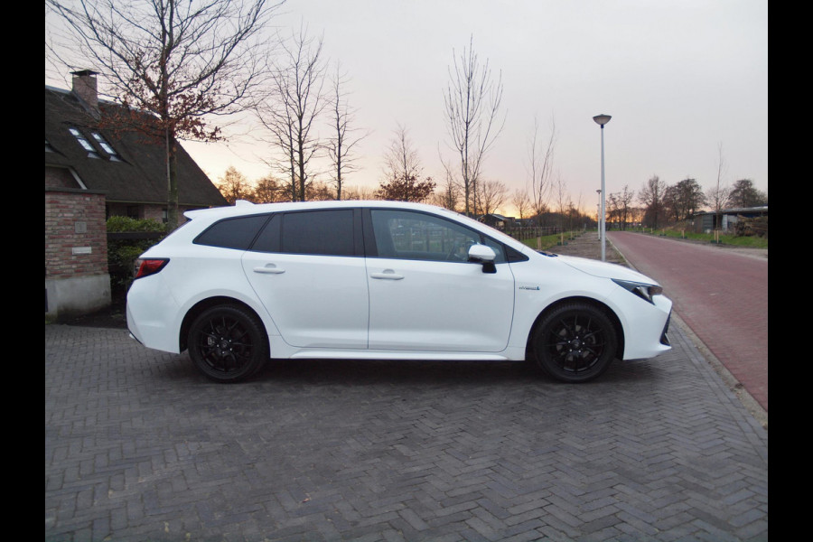 Toyota Corolla Touring Sports 1.8 Hybrid | 17 Inch | Camera | Apple Carplay | Cruise Control | DAB |