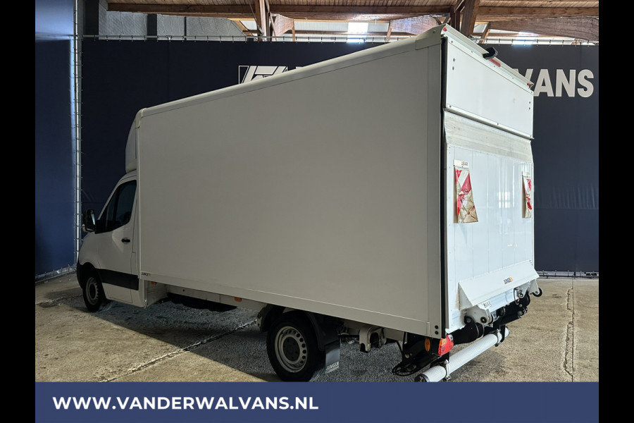 Mercedes-Benz Sprinter 317 CDI 170pk **BPM VRIJ voor de Ondernemer** Bakwagen Laadklep 1040kg laadvermogen Euro6 Airco | Camera | Apple Carplay Android Auto, Bijrijdersbank