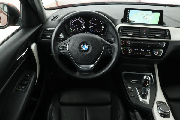 BMW 1-serie 118i High Executive | Adaptive cruise | Leder | Trekhaak | Stoelverwarming | Full LED | Navigatie | PDC | Climate control