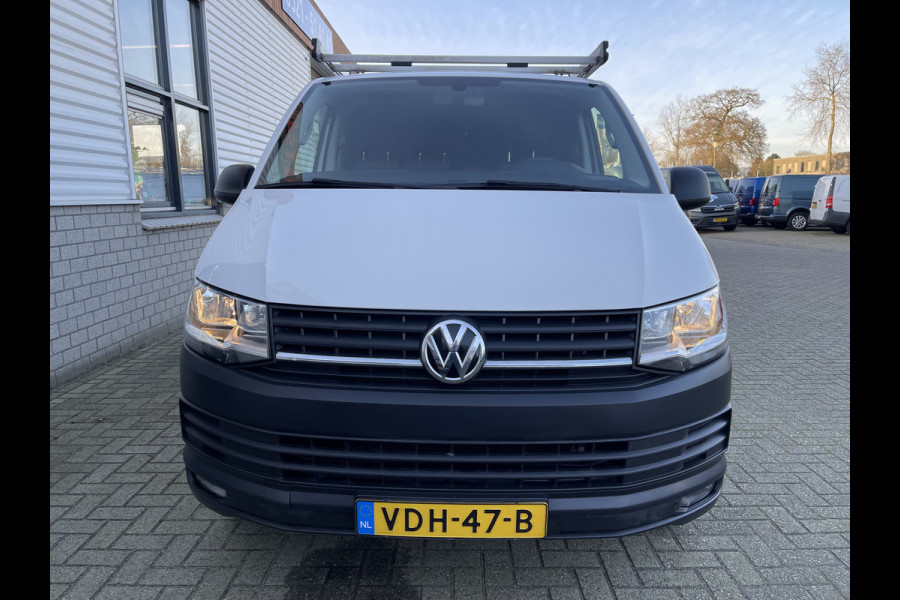 Volkswagen Transporter 2.0 TDI L1H1 Comfortline / vaste prijs rijklaar € 16.950 ex btw / lease vanaf € 311 / Bott ingerichte laadruimte / airco / cruise / imperial / trekhaak 2200 kg ! / euro 6