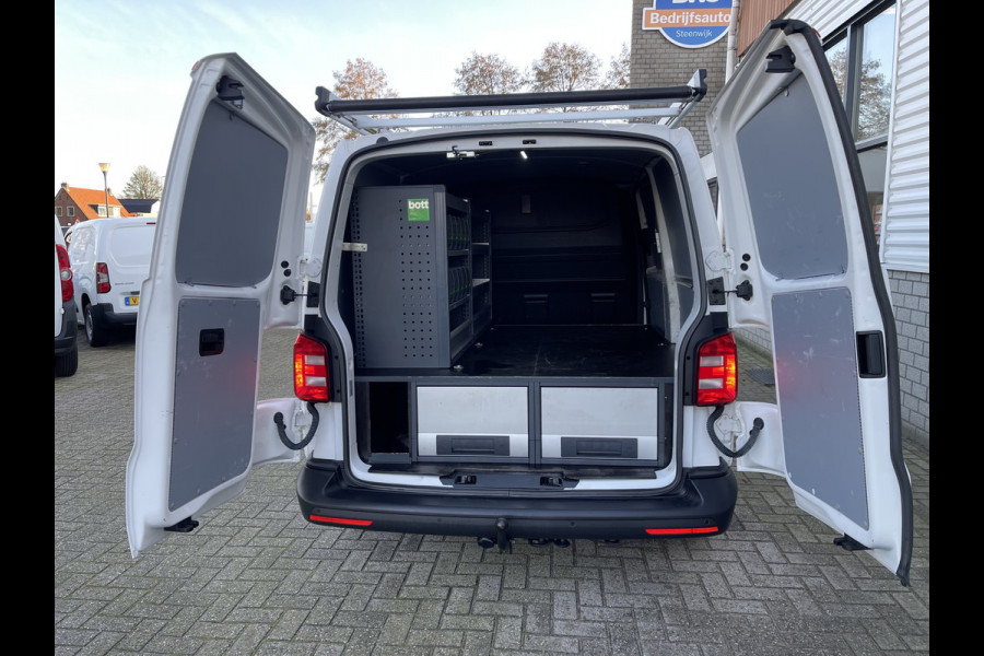 Volkswagen Transporter 2.0 TDI L1H1 Comfortline / vaste prijs rijklaar € 16.950 ex btw / lease vanaf € 311 / Bott ingerichte laadruimte / airco / cruise / imperial / trekhaak 2200 kg ! / euro 6