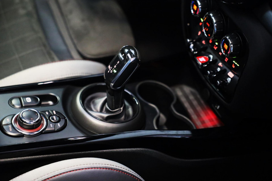 MINI Clubman 1.5 Cooper John Cooper Works / AUT / Navi / Digital Cockpit / CC / JCW Int / Open Pano / Led / Pdc / 19 Inch