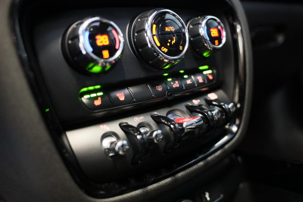 MINI Clubman 1.5 Cooper John Cooper Works / AUT / Navi / Digital Cockpit / CC / JCW Int / Open Pano / Led / Pdc / 19 Inch