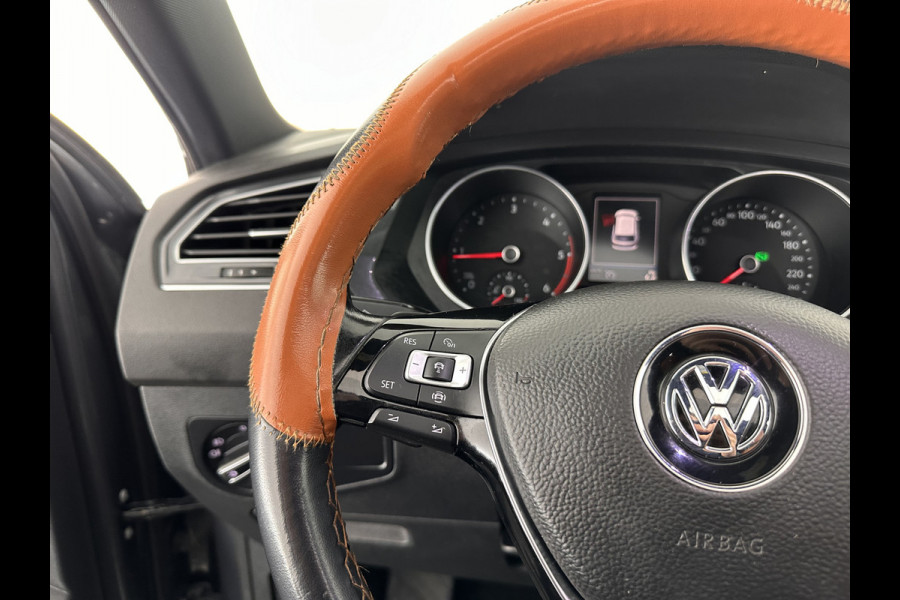 Volkswagen Tiguan 2.0 TDI Comfortline Aut. *PANO | LED-LIGHTS | ADAPTIVE-CRUISE | COMFORT-SEATS | PARKPILOT | ECC | AMBIENT-LIGHT | HEATED-SEATS | PDC | 17''ALU*