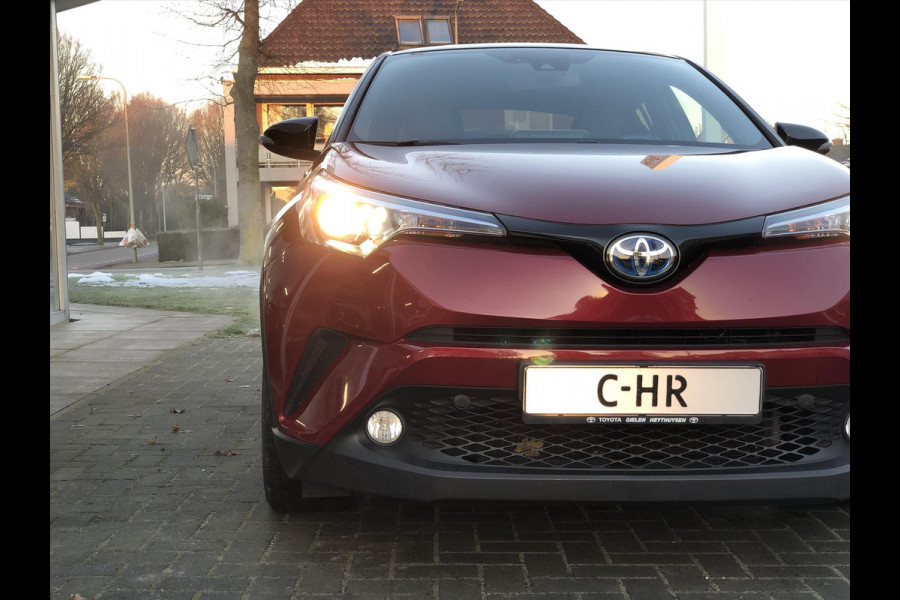 Toyota C-HR 1.8 Hybrid Style Bi-Tone | Leer, JBL, Trekhaak, Navigatie, Dodehoekherkenning, Stoelverwarming, Parkeersensoren