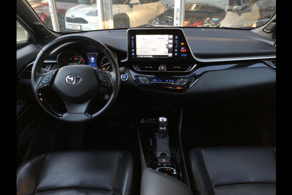 Toyota C-HR 1.8 Hybrid Style Bi-Tone | Leer, JBL, Trekhaak, Navigatie, Dodehoekherkenning, Stoelverwarming, Parkeersensoren