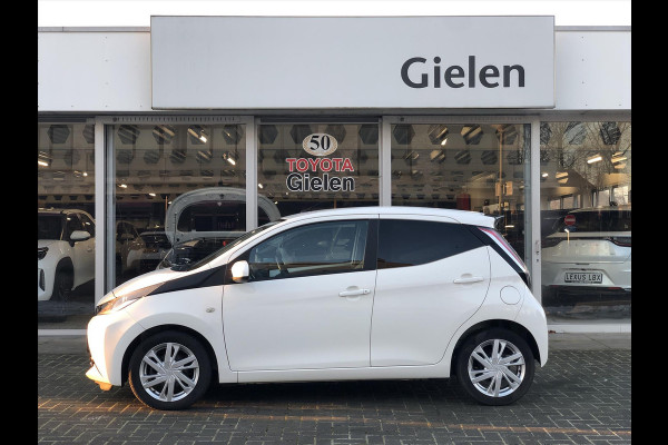 Toyota Aygo 1.0 VVT-i 5D X-Sport | Spoiler, Parkeercamera, Lichtmetalen velgen, Airconditioning, In hoogte verstelbare stoel