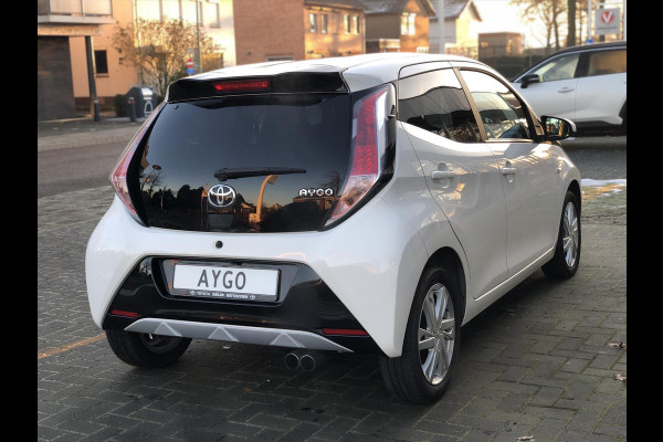 Toyota Aygo 1.0 VVT-i 5D X-Sport | Spoiler, Parkeercamera, Lichtmetalen velgen, Airconditioning, In hoogte verstelbare stoel