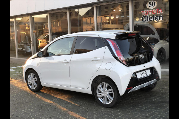 Toyota Aygo 1.0 VVT-i 5D X-Sport | Spoiler, Parkeercamera, Lichtmetalen velgen, Airconditioning, In hoogte verstelbare stoel