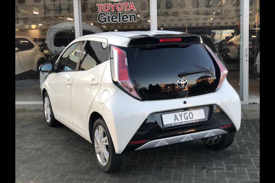 Toyota Aygo 1.0 VVT-i 5D X-Sport | Spoiler, Parkeercamera, Lichtmetalen velgen, Airconditioning, In hoogte verstelbare stoel