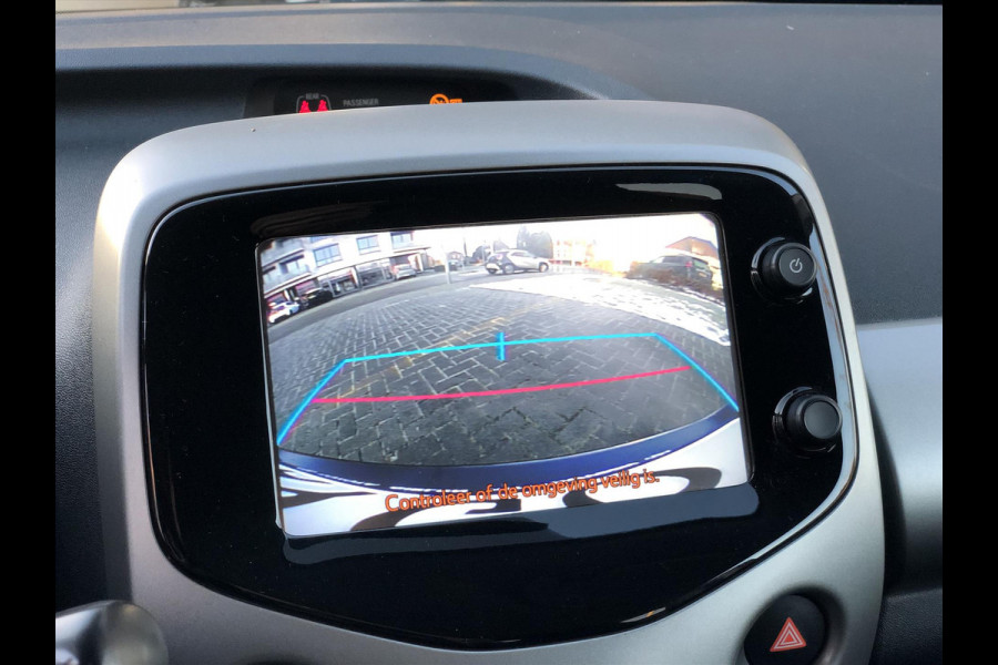 Toyota Aygo 1.0 VVT-i 5D X-Sport | Spoiler, Parkeercamera, Lichtmetalen velgen, Airconditioning, In hoogte verstelbare stoel