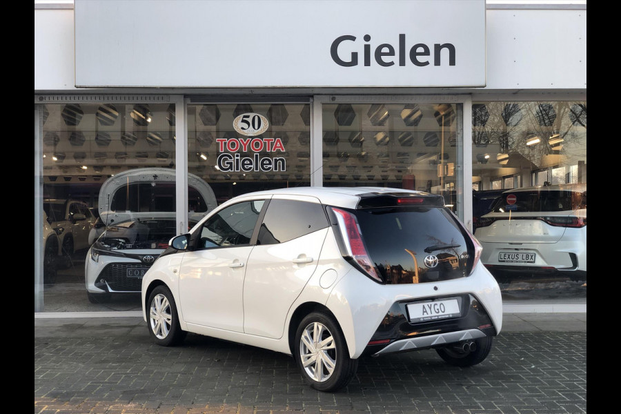 Toyota Aygo 1.0 VVT-i 5D X-Sport | Spoiler, Parkeercamera, Lichtmetalen velgen, Airconditioning, In hoogte verstelbare stoel