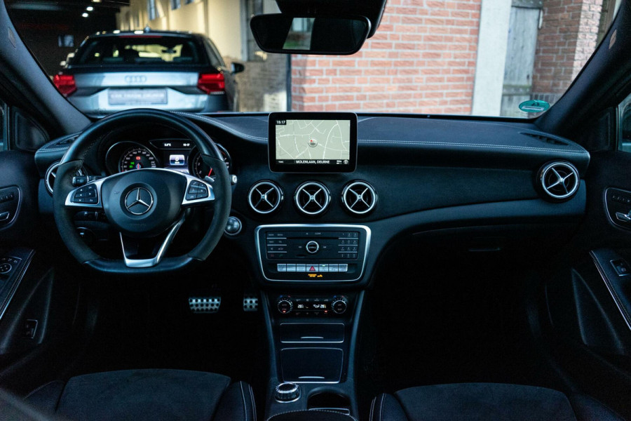 Mercedes-Benz GLA 200 AMG Pano / Camera / Peak edition