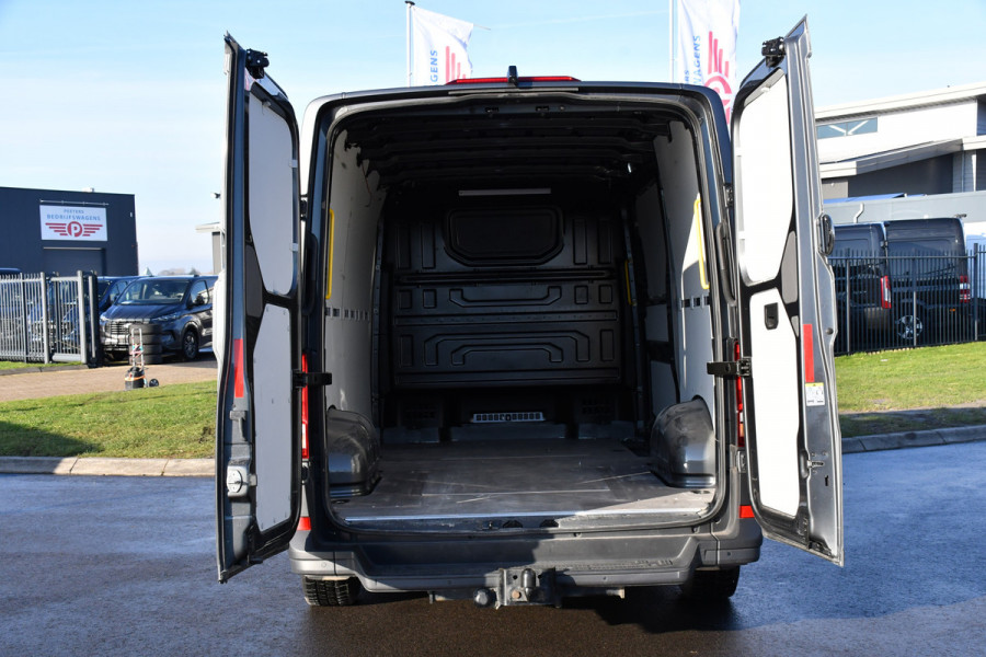 Volkswagen Crafter 35 2.0 TDI L3H2 Highline Camera, Cruise, Sensoren, Automaat, Carplay, Automaat, 177PK, LED, Stoelverwarming, Standkachel, UNIEK!