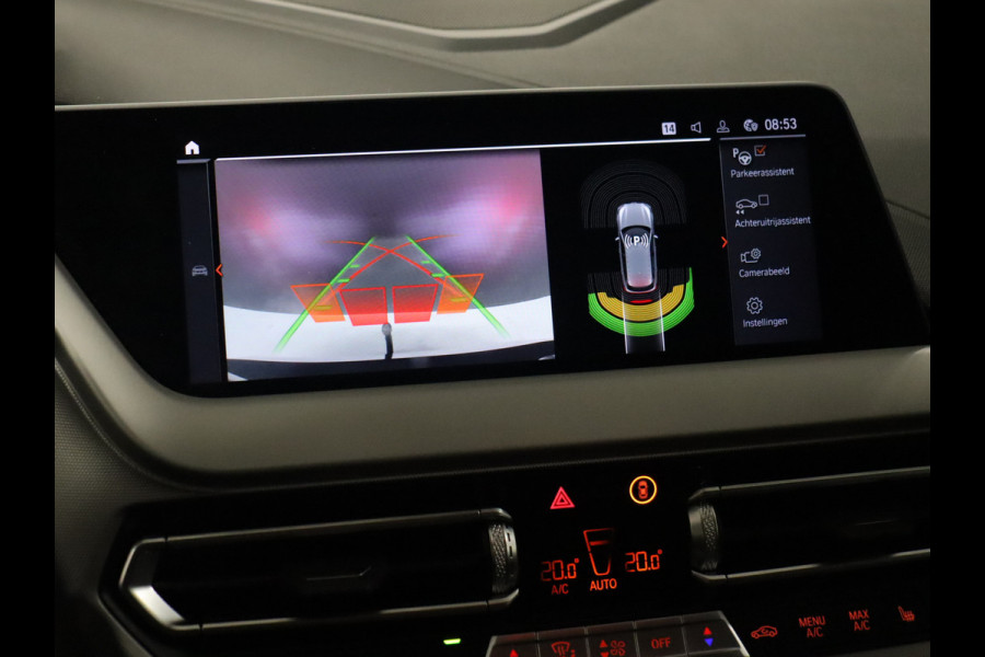 BMW 1-serie 118i High Executive [APPLE CARPLAY, DIGITAL DASH, CRUISE CONTROL, STOELVERWARMING,TREKHAAK, CAMERA, PDC V+A, NAVIGATIE, NIEUWSTAAT]