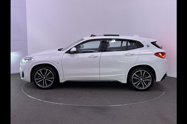 BMW X2 xDrive25e Plug in Hybrid M-Sport 220 pk PHEV | Panodak | Head-up Display | Camera | Led | Stoelverwarming | 19"L.M | DAB | Sfeerverlichting | EL. Achterklep |