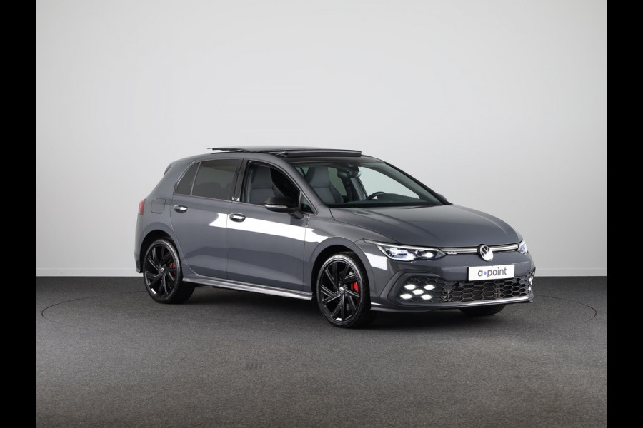 Volkswagen Golf 1.4 eHybrid GTE 245 pk Automaat (DSG) | Navigatie | Panoramadak | Parkeersensoren (Park assist) | Achteruitrijcamera | Adaptieve cruise control | Stoelverwarming | Black Style pakket |