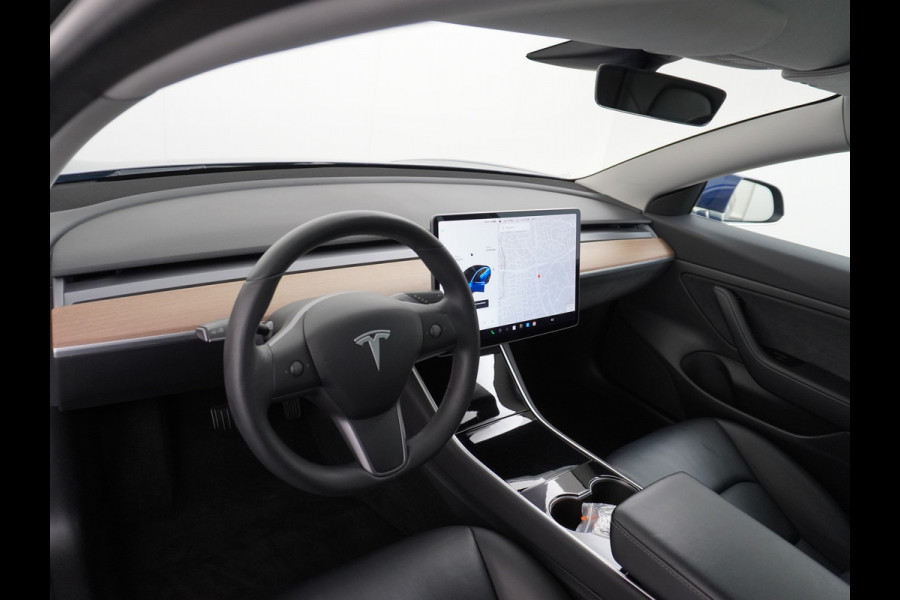 Tesla Model 3 SR+60kWh 326PK AutoPilot FSD-v.b Premium-Luidsprekers Leer PanoDak Adaptive cruise 18" Camera's Elektr.-Stuur+Stoelen+Spiegels+G Ecc Navigatiesysteem full map LED-a+v Comfortstoel(en) ACC Dual-ECC DAB Voorverwarmen interieur via App Keyless via Telefoonsleutel One-Pedal-Drive Orig. nlse auto  1e eigenaar