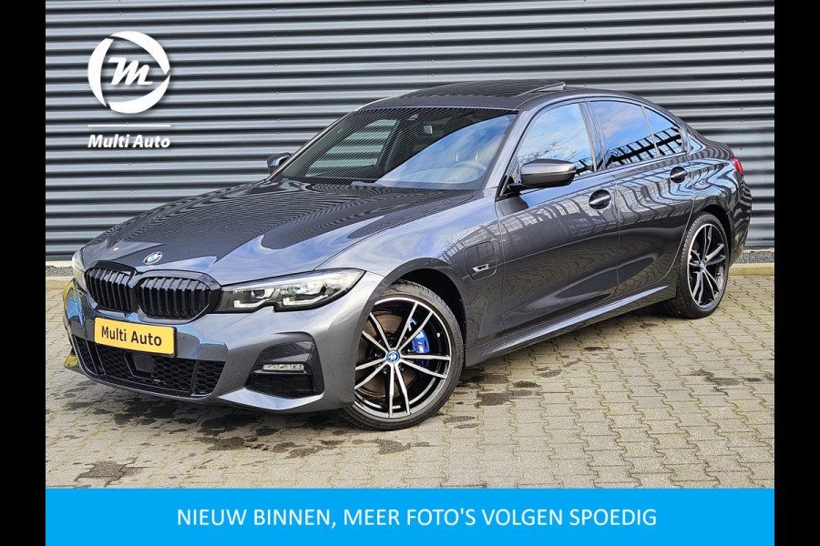 BMW 3-serie 320e M Sport Shadow Plug In Hybrid Dealer O.H PHEV | Schuifdak | Adaptive Cruise | Head Up | 19"L.M | Adaptive Onderstel | Keyless | Camera | Alcantara Sportstoelen |