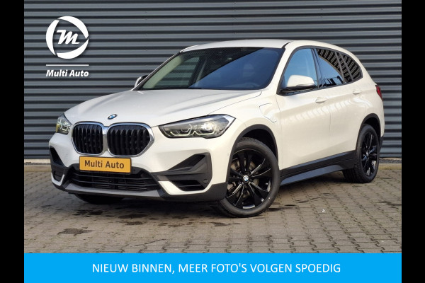 BMW X1 xDrive25e Sportline Black Optic Plug In Hybrid 221pk PHEV | Trekhaak Afneembaar | Navigatie | Camera | L.M. 18" | Stoelverwarming | Climate Control | DAB |