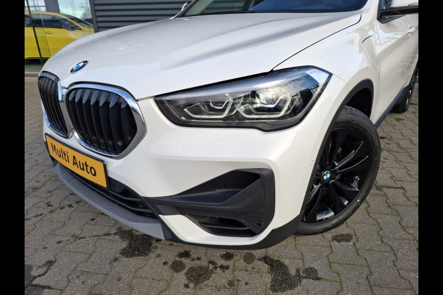 BMW X1 xDrive25e Sportline Black Optic Plug In Hybrid 221pk PHEV | Trekhaak Afneembaar | Navigatie | Camera | L.M. 18" | Stoelverwarming | Climate Control | DAB |