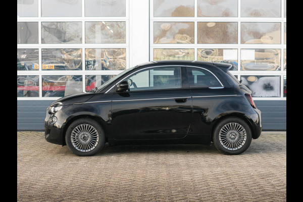 Fiat 500E 42 kWh | Clima | Cruise | Keyless | Camera| Apple Carplay | Stoelverwarming | BSM | Pack Style