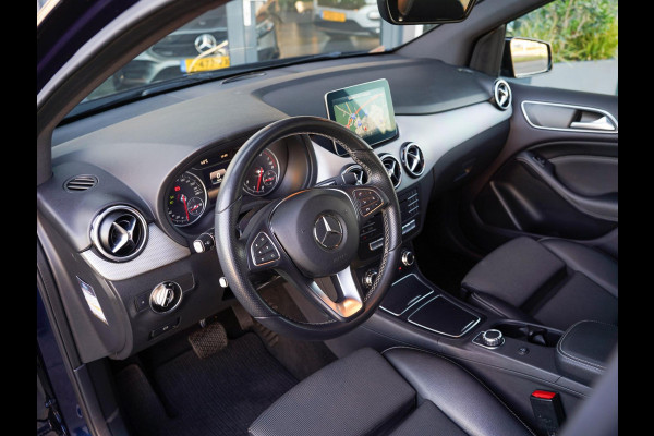 Mercedes-Benz B-Klasse 180 Ambition / Night / Stoelverwarming / 18" / LED / Sensoren / Navi / Cruise control