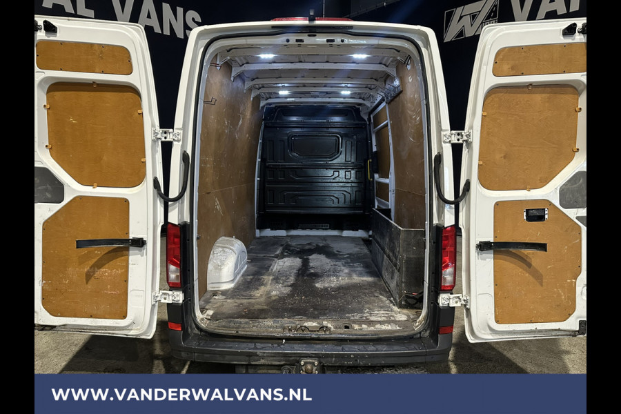 Volkswagen Crafter 2.0 TDI 140pk L3H3 L2H2 Euro6 ** Airco | Navigatie | 3000kg Trekhaak | Cruisecontrol | Camers parkeersensoren, verwarmde voorruit, apple carplay, android auto