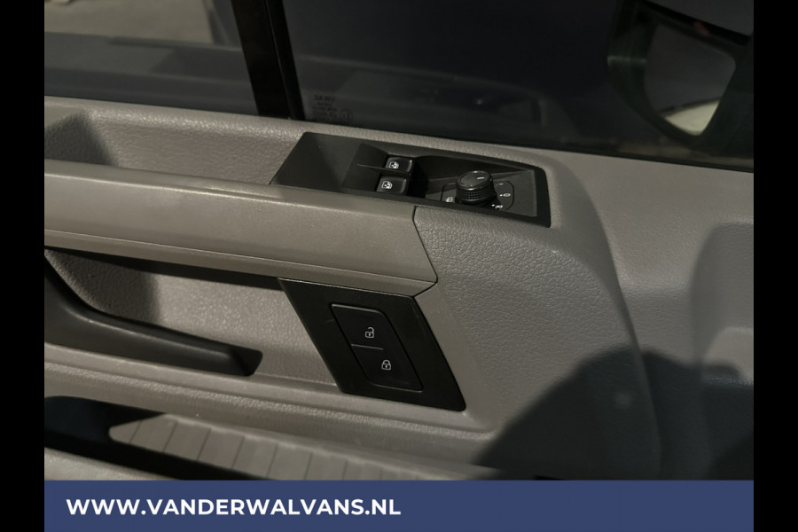 Volkswagen Crafter 2.0 TDI 140pk L3H3 L2H2 Euro6 ** Airco | Navigatie | 3000kg Trekhaak | Cruisecontrol | Camers parkeersensoren, verwarmde voorruit, apple carplay, android auto