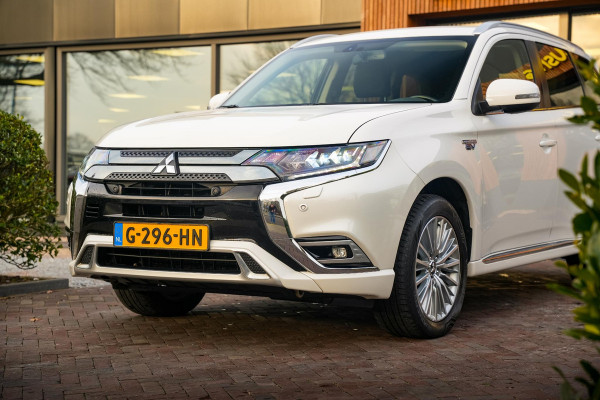 Mitsubishi Outlander 2.4 PHEV Intense Camera Leer Stoelverw.