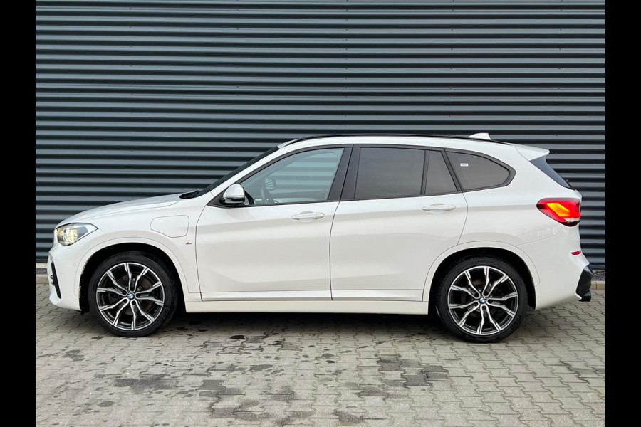 BMW X1 xDrive25e M-Sport Plug in Hybrid PHEV | Panodak | Head-up Display | Sportstoelen Half Leder | Camera |