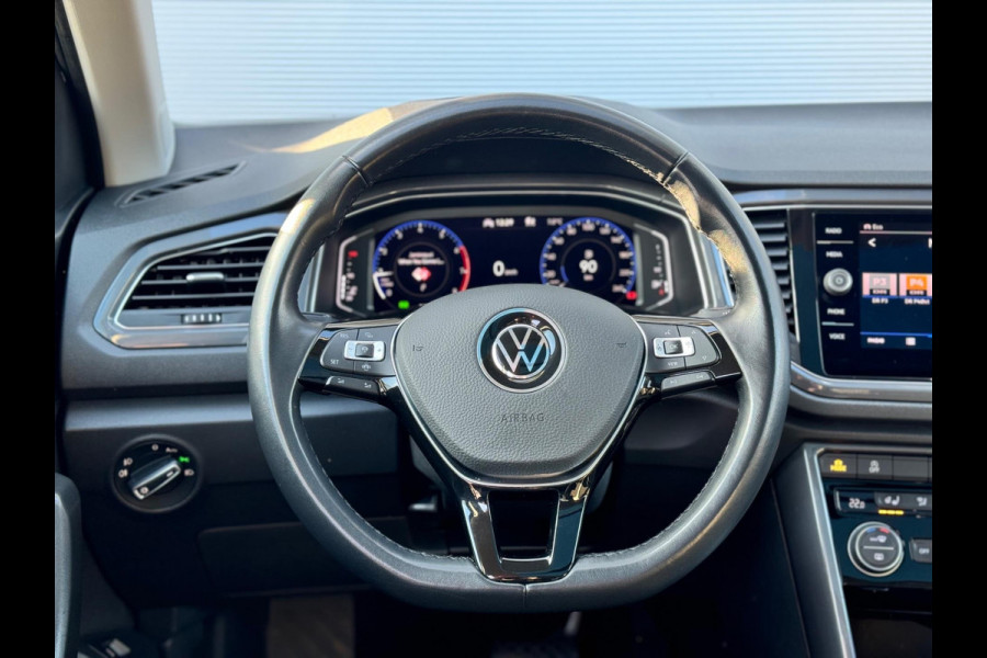 Volkswagen T-Roc 1.5 TSI Sport Pano/Virtual/Keyless/Camera