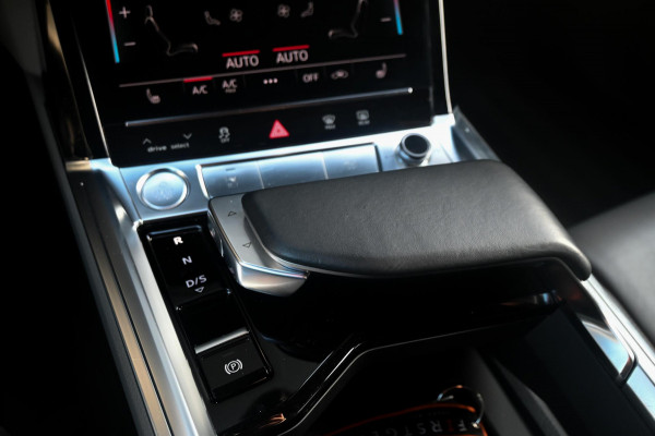 Audi e-tron 55 Quattro *Bang & Olufsen / Soft-Close / Surround-View / Panorama / Head-up Display / Standkachel*