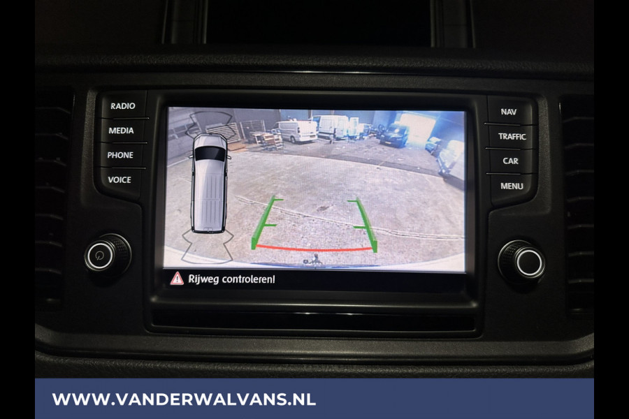 Volkswagen Crafter 2.0 TDI 141pk L3H2 L2H1 Euro6 Airco | Camera | Navigatie | 3000kg trekhaak Apple Carplay, Android Auto, Parkeersensoren, Bijrijdersbank