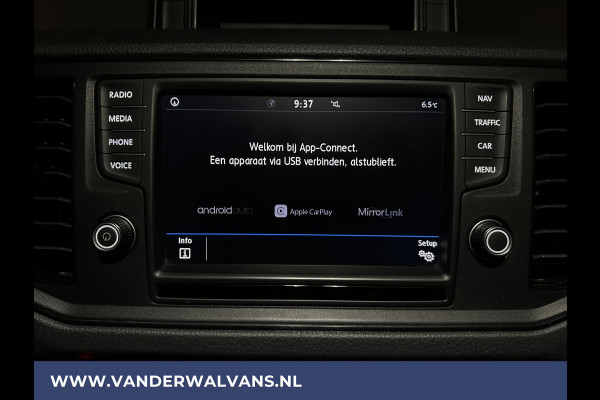 Volkswagen Crafter 2.0 TDI 141pk L3H2 L2H1 Euro6 Airco | Camera | Navigatie | 3000kg trekhaak Apple Carplay, Android Auto, Parkeersensoren, Bijrijdersbank