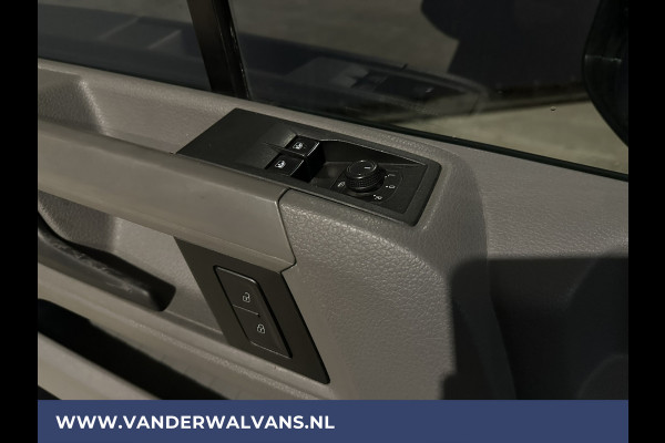 Volkswagen Crafter 2.0 TDI 141pk L3H2 L2H1 Euro6 Airco | Camera | Navigatie | 3000kg trekhaak Apple Carplay, Android Auto, Parkeersensoren, Bijrijdersbank