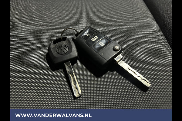 Volkswagen Crafter 2.0 TDI 141pk L3H2 L2H1 Euro6 Airco | Camera | Navigatie | 3000kg trekhaak Apple Carplay, Android Auto, Parkeersensoren, Bijrijdersbank