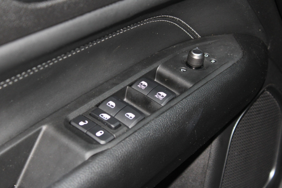 Jeep Compass 4xe 240 Plug-in Hybrid Electric S | LED | Winter Pack | Elektrisch glazen panorama-dak | Leer
