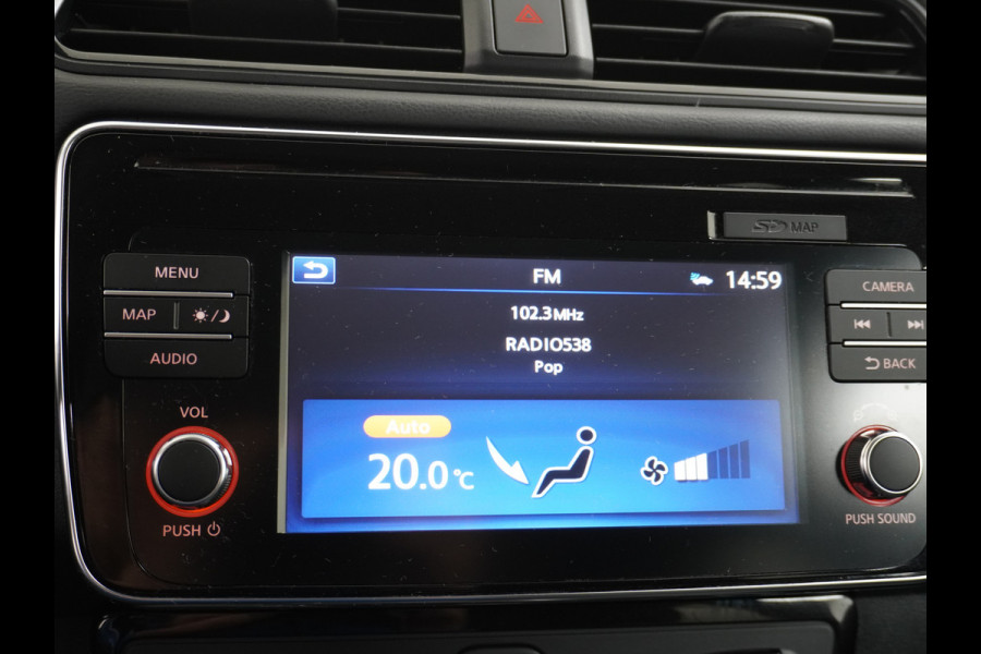 Nissan Leaf 40kWh Android Auto Apple Carplay 360° Camera Keyless Adapt.Cruise-Control PDC-a+v Navi Ecc Bluetooth DAB Led DAB Dodehoek detect Rijstrooksensor met correctie Stoelverwarming Regen-Licht Sensor LMV VerwarmdStuur+Achterbank Verkeersbord detectie N-Connecta 1e Eigenaar, 150PK, 320NM Trekkracht