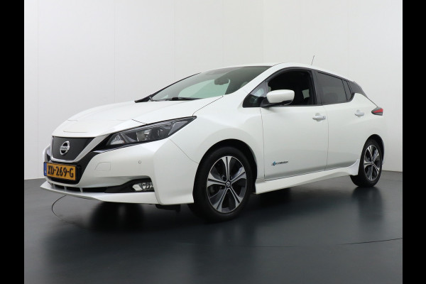 Nissan Leaf 40kWh Android Auto Apple Carplay 360° Camera Keyless Adapt.Cruise-Control PDC-a+v Navi Ecc Bluetooth DAB Led DAB Dodehoek detect Rijstrooksensor met correctie Stoelverwarming Regen-Licht Sensor LMV VerwarmdStuur+Achterbank Verkeersbord detectie N-Connecta 1e Eigenaar, 150PK, 320NM Trekkracht