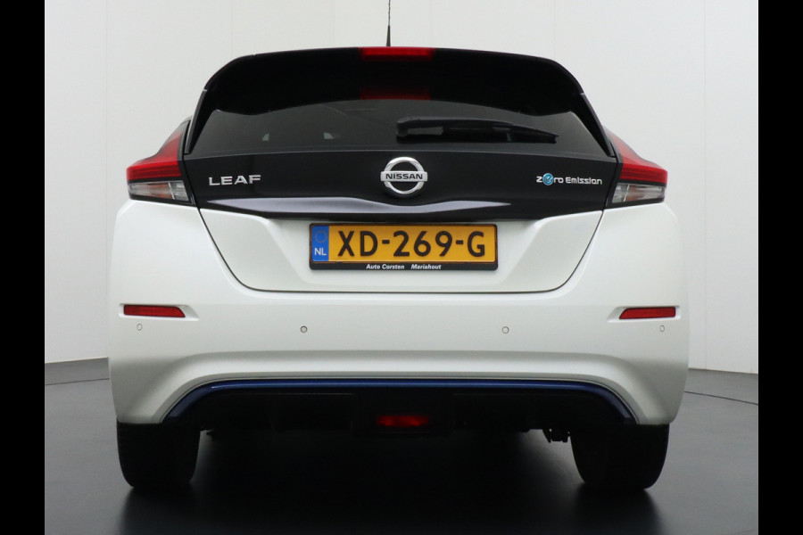 Nissan Leaf 40kWh Android Auto Apple Carplay 360° Camera Keyless Adapt.Cruise-Control PDC-a+v Navi Ecc Bluetooth DAB Led DAB Dodehoek detect Rijstrooksensor met correctie Stoelverwarming Regen-Licht Sensor LMV VerwarmdStuur+Achterbank Verkeersbord detectie N-Connecta 1e Eigenaar, 150PK, 320NM Trekkracht