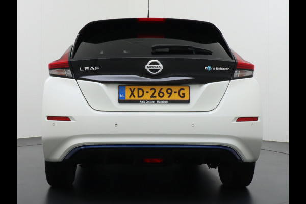 Nissan Leaf 40kWh Android Auto Apple Carplay 360° Camera Keyless Adapt.Cruise-Control PDC-a+v Navi Ecc Bluetooth DAB Led DAB Dodehoek detect Rijstrooksensor met correctie Stoelverwarming Regen-Licht Sensor LMV VerwarmdStuur+Achterbank Verkeersbord detectie N-Connecta 1e Eigenaar, 150PK, 320NM Trekkracht